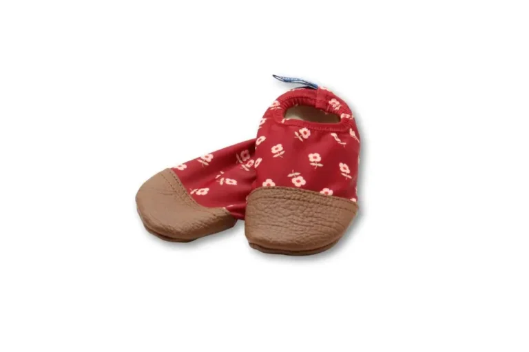 Offrez à vos pieds un cocon de douceur avec ces chaussons au motif teckels.