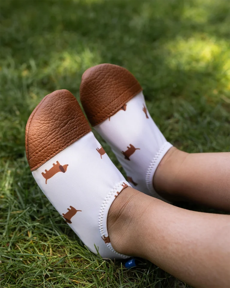 chaussons en tissus avec motif teckels