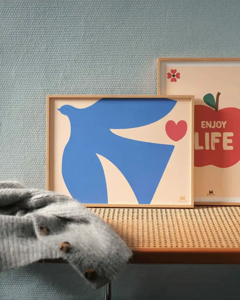 affiche oiseau bleu avec coeur rouge décoration