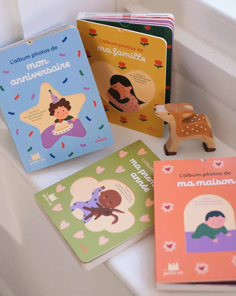 Livres avec insertions images illustrées.