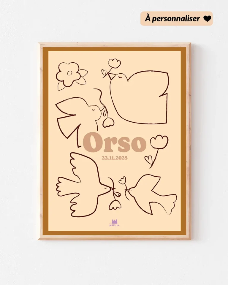 Affiche prénom enfant beige et marron avec des oiseaux et le prénom de l'enfant au milieu