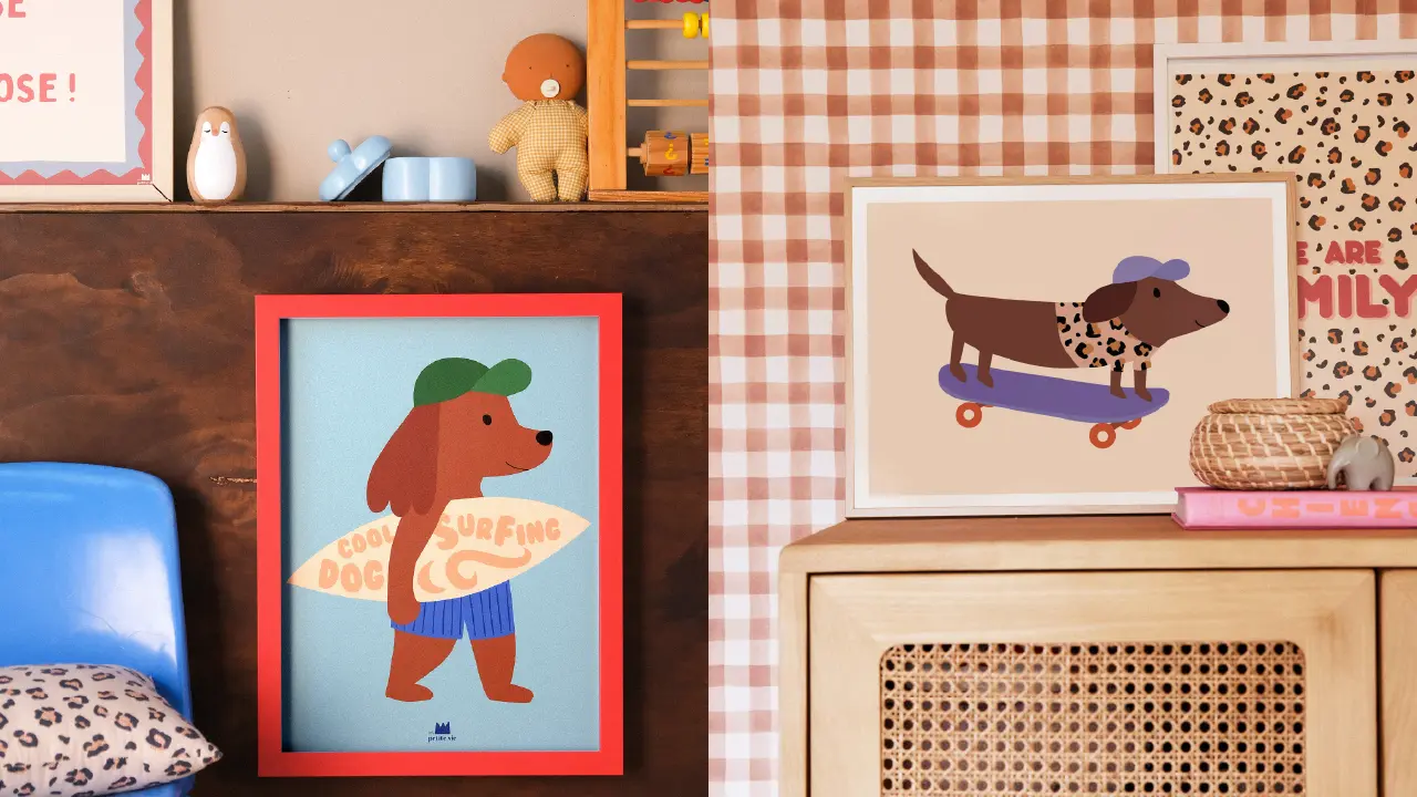 Affiches pour enfant qui représente un chien qui va faire du surf et un teckel qui fait du skate